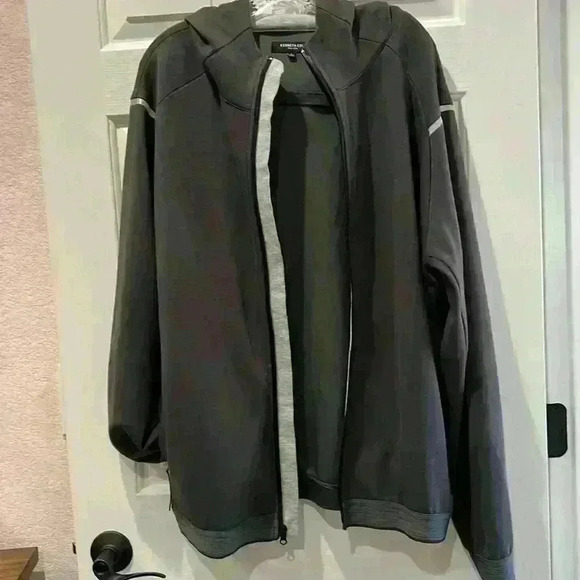Kenneth Cole Zip Front Sweatshirt. Size L - Picture 9 of 13